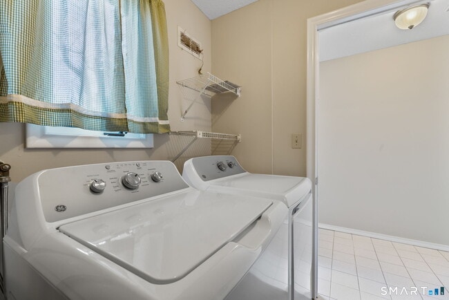 Building Photo - 68 Copper Beech Dr