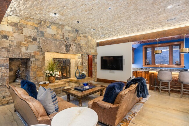 Building Photo - 472 Thunderbowl Ln