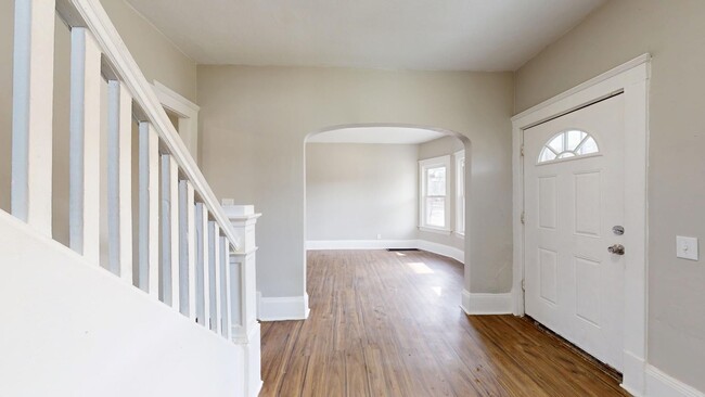 Building Photo - Lease to own! 5 bedroom/1 bath, Old Brooklyn.