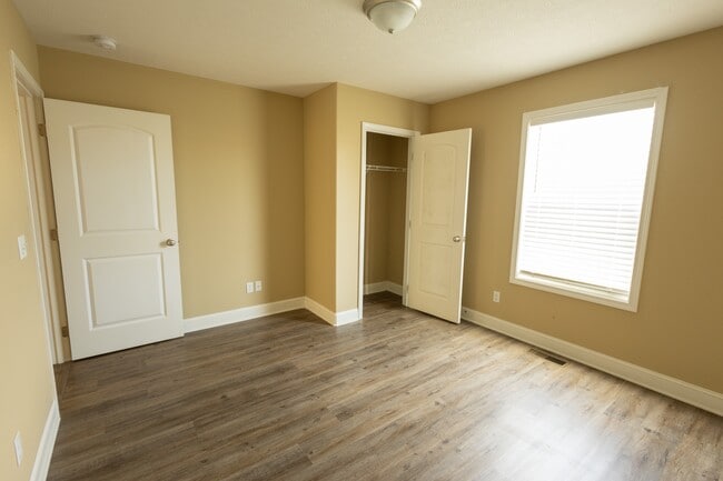 Building Photo - 328 Fairbanks Ave