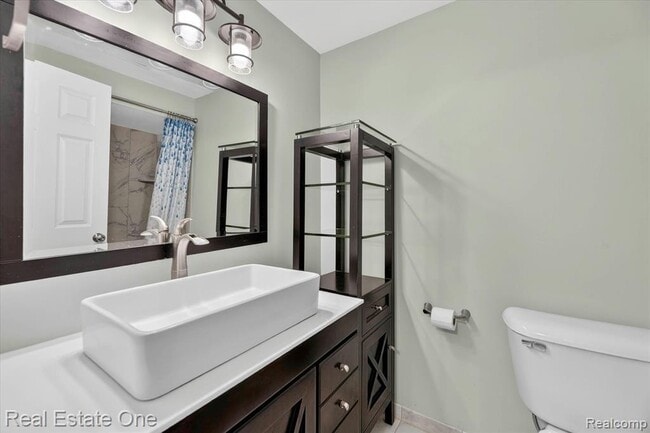 Building Photo - 874 N Main St