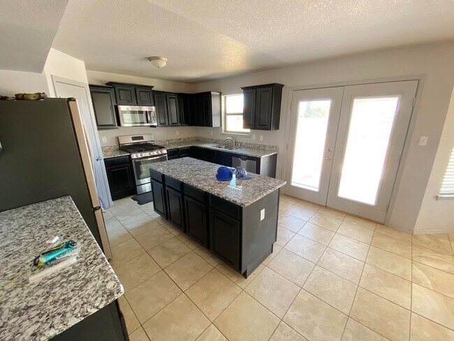 Building Photo - Northeast El Paso/Sandstone Ranch Estates 4 Bed Refrig A/C in Cul De Sac!