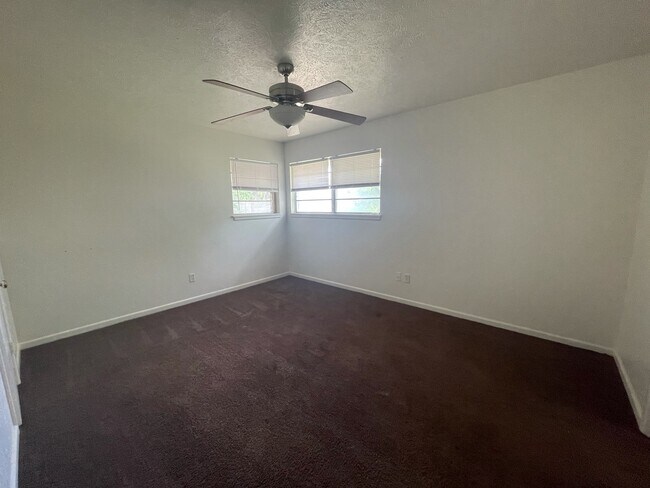 Building Photo - 3607 Loma Dr