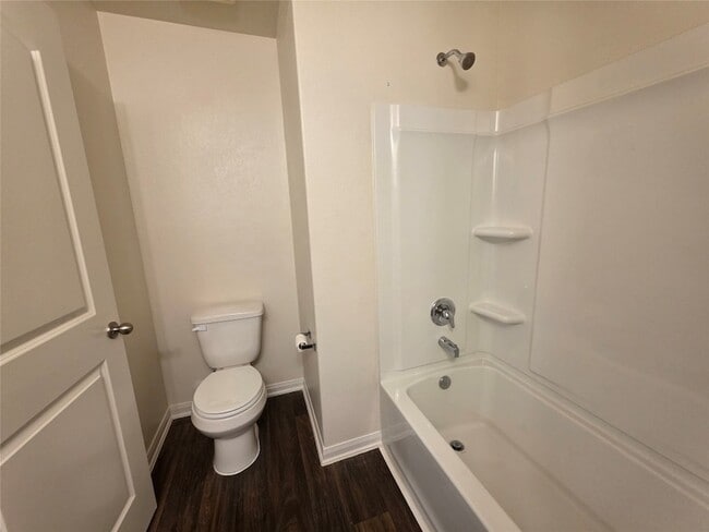 Building Photo - 723 Crystal Lakes Dr