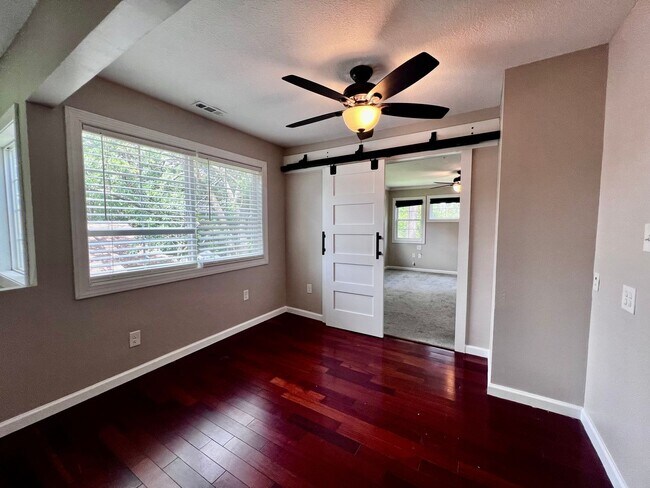 Building Photo - 684 Orangewood Dr
