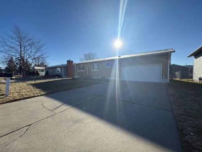 Building Photo - 3 bedroom 2 bathroom house
