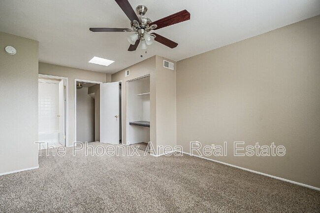 Building Photo - 850 S River Dr