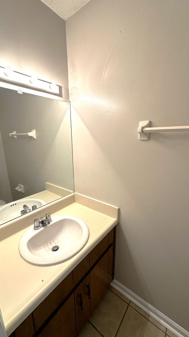 Building Photo - LOVELY 2/1.5 w/ Deck, & Privacy Fenced Yard! Available Now for $1250/month