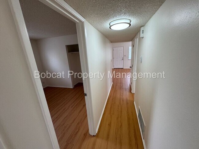 Building Photo - 1501 N Edmonds Dr