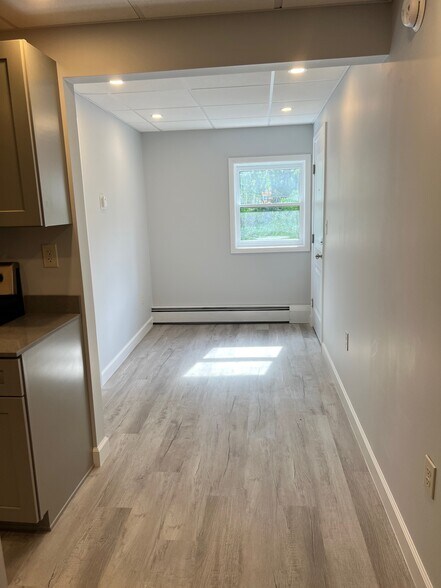 Building Photo - 410 Hillview Plz