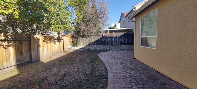 Building Photo - Rocklin  Highland Park  3 bedroom 2 bathroom, Great Room Floor Plan with Tile Flooring,  Fenced Yard