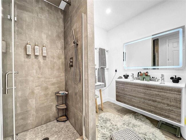 Building Photo - 3608 54th Dr W