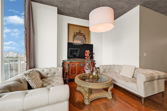 Building Photo - 5925 Almeda Rd