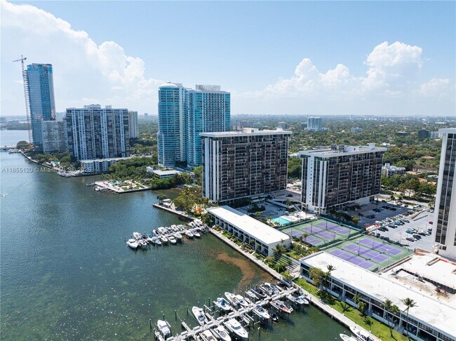 Building Photo - 1925 Brickell Ave