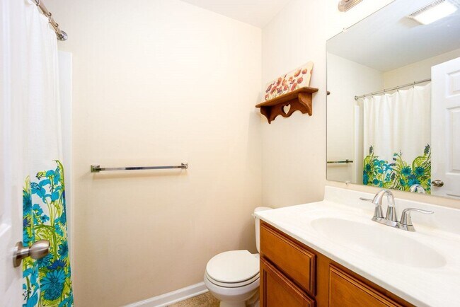 Building Photo - Liberty Square Townhouse with Upgrades!