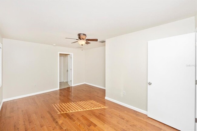 Building Photo - 907 Riviera St