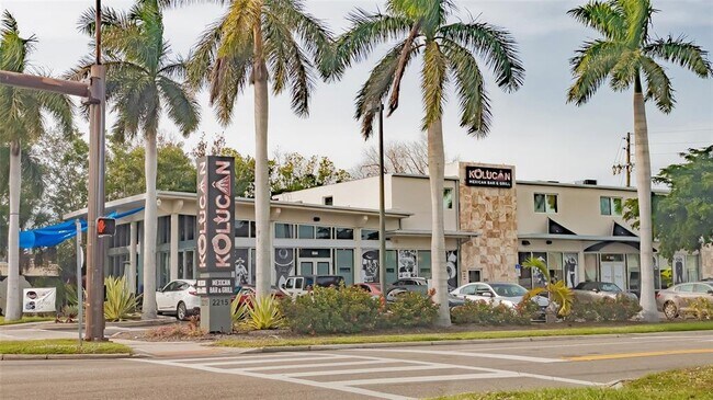 Building Photo - 6722 Roxbury Dr