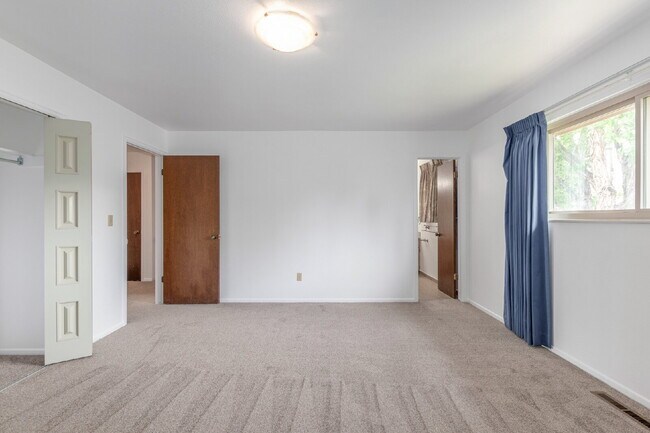 Building Photo - 6724 Knight Dr