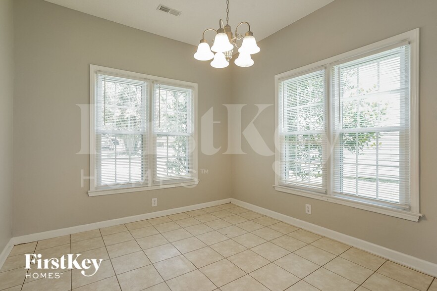 Building Photo - 6012 River Lake Cir