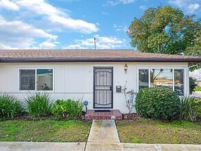 Building Photo - Charming 2-Bedroom Home in Prime 92117 Loc...
