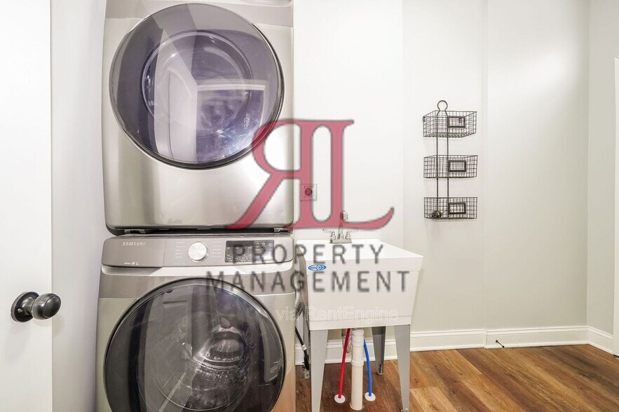 Building Photo - 858 S Ohio Ave