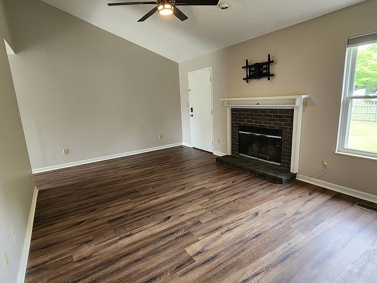 Building Photo - 2036 Merle Ln