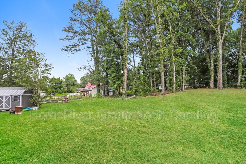 Building Photo - 830 Graylyn Dr