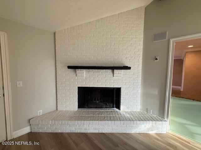 Building Photo - 12947 Tree Wy Ct N