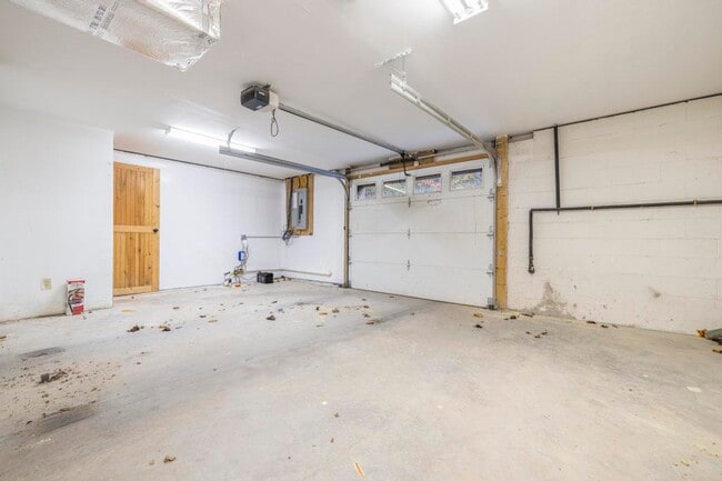 Building Photo - 338 Cherokee Cir