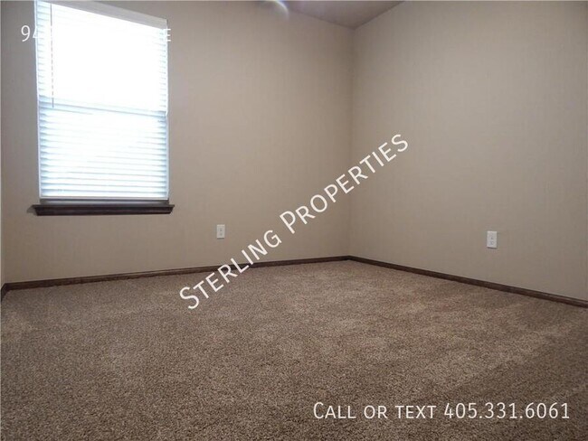 Building Photo - 949 Chase Ln