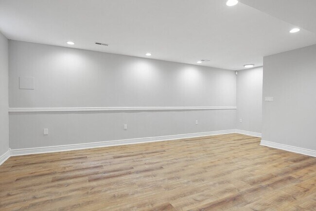 Building Photo - 2258 N Tollgate Cir