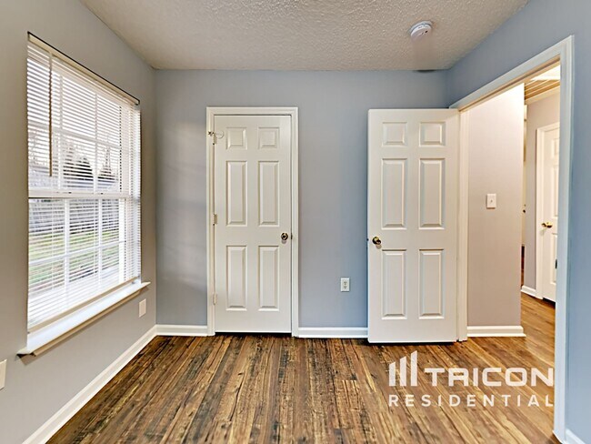 Building Photo - 6530 Lynmont Dr