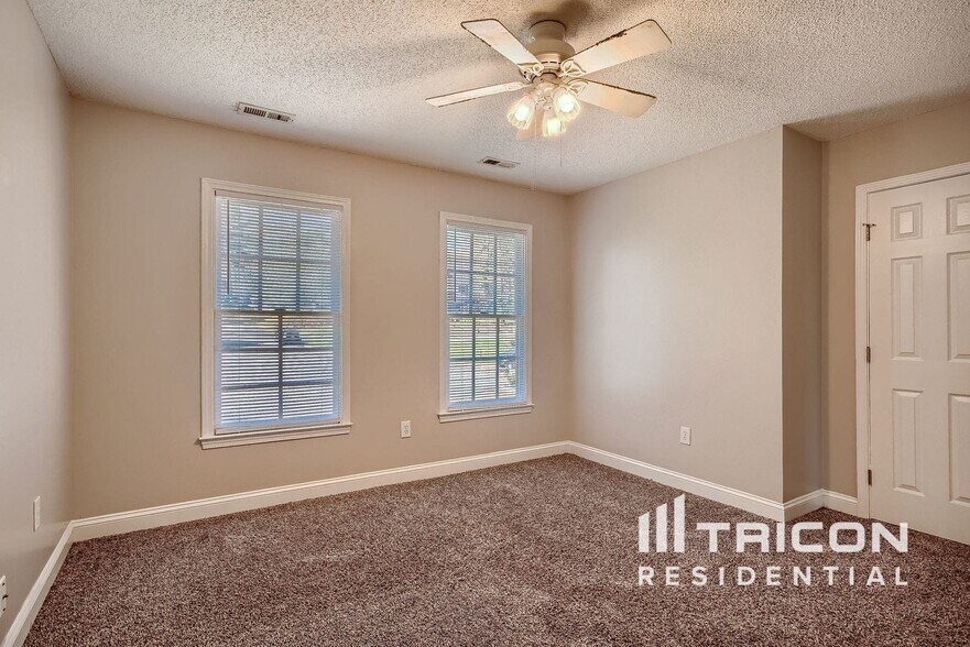 Building Photo - 714 Meridian Ct SW