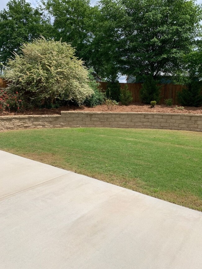 Building Photo - 816 Stoneview Dr