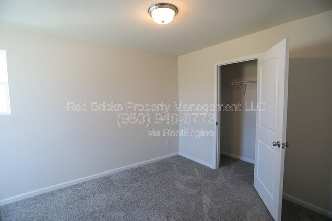 Building Photo - 230 Winston Ln