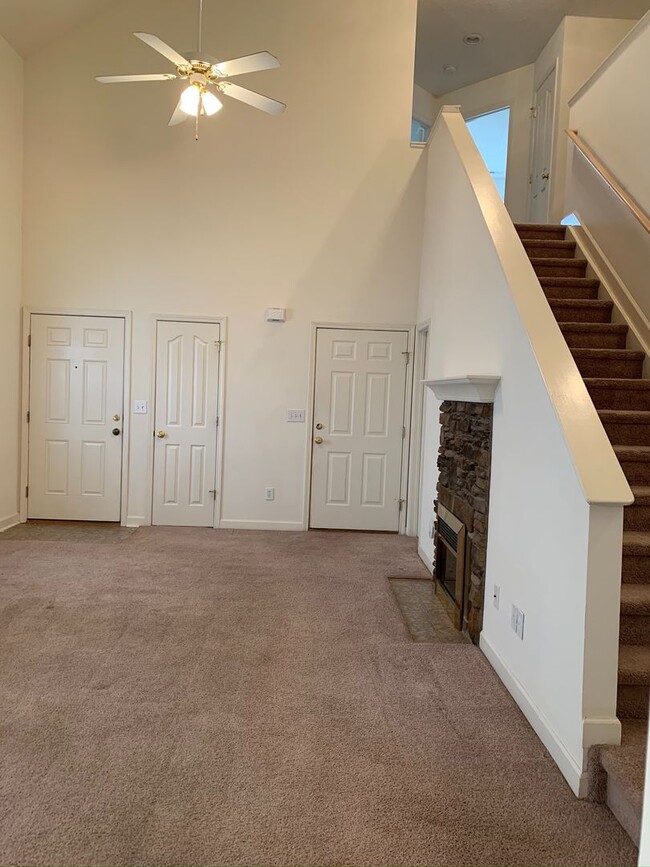 Building Photo - 179 Clusters Cir