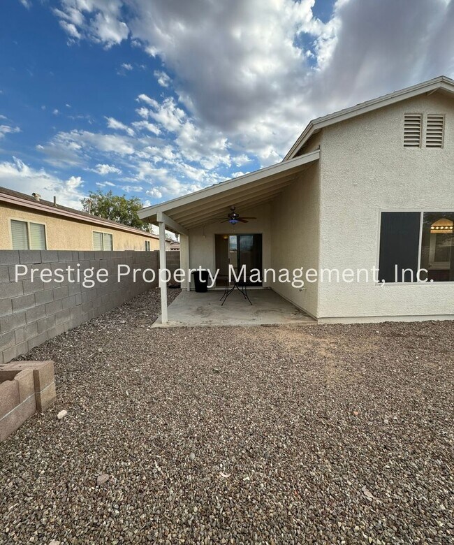 Building Photo - Charming All Tile 4/2 Rita Ranch Home