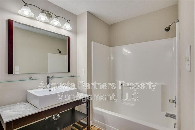 Building Photo - 4700 Dursey Dr