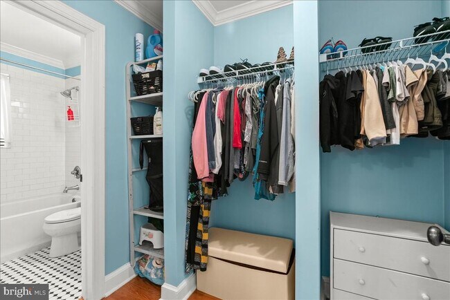 Building Photo - 820 N Washington St