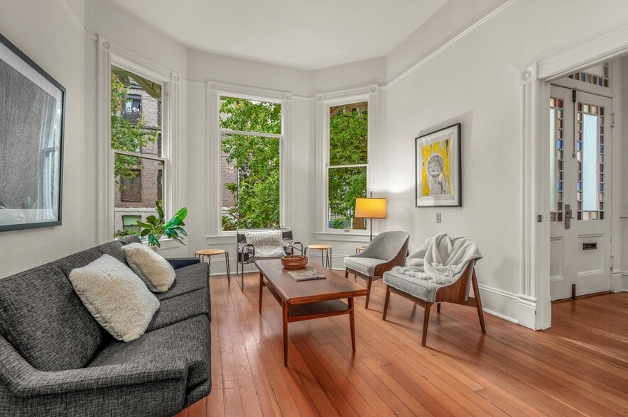 Building Photo - 1720 NW Hoyt St