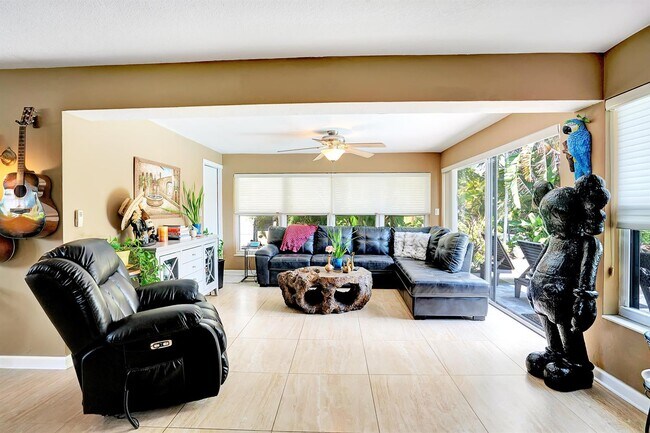 Building Photo - 131 SE 13th St