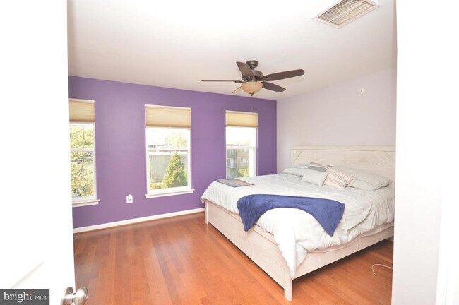 Building Photo - 1571 Renate Dr