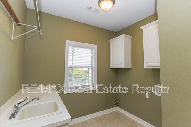 Building Photo - 5602 S Bent Tree Dr