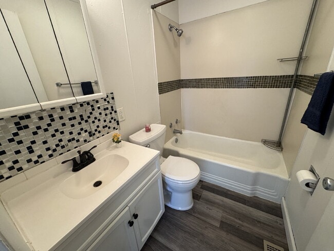 Building Photo - Hilltop 3 Bedroom 1 Bath with Garage Charm You’ll Fall in Love With!