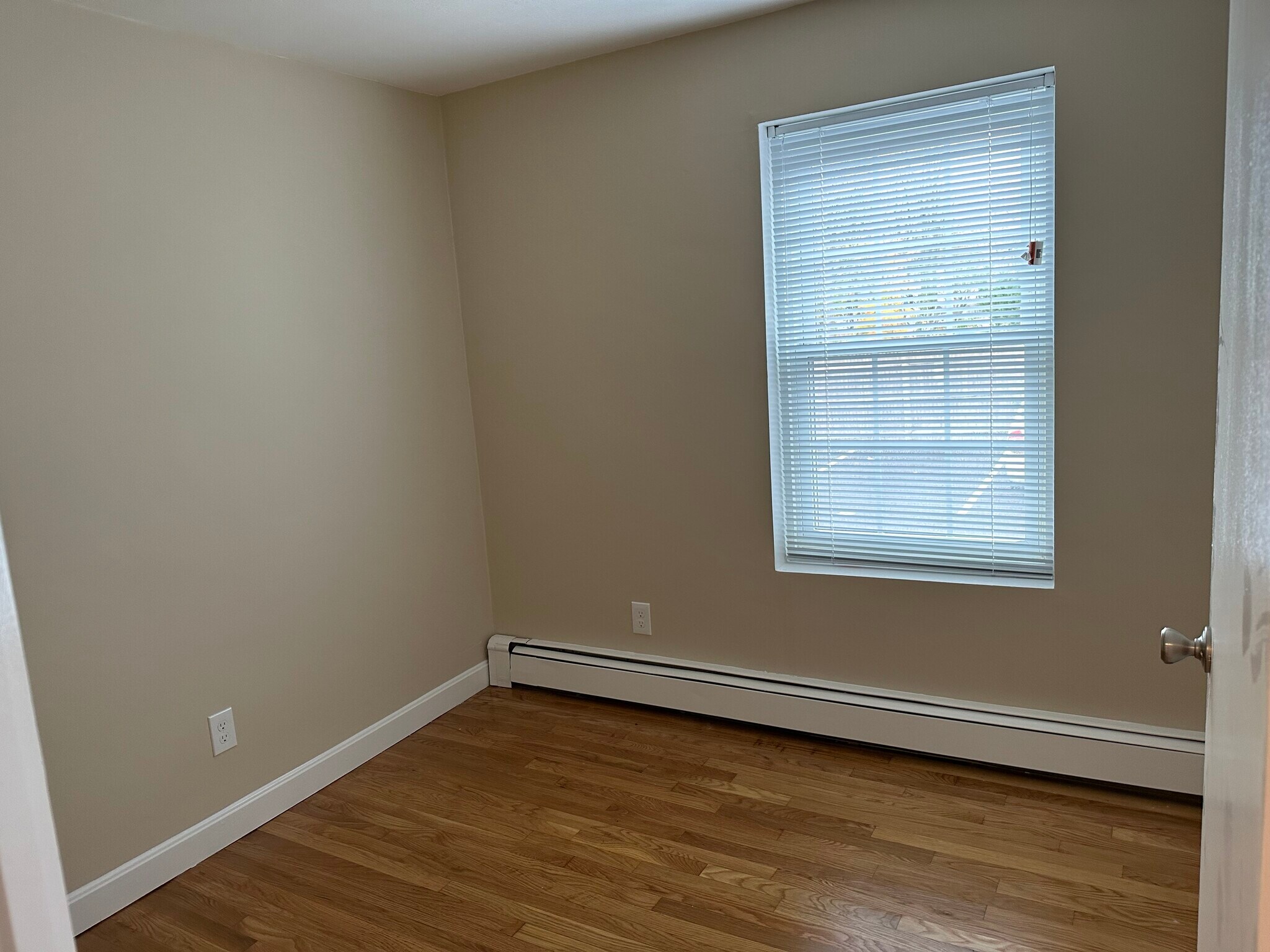 unit 1 bedroom #1 - 75 Wales St