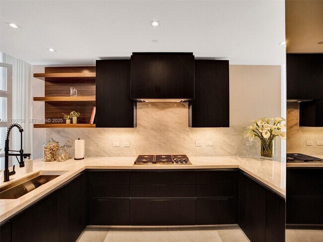 Building Photo - 2200 N Ocean Blvd