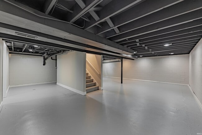 Building Photo - 1719 Crystal Ct