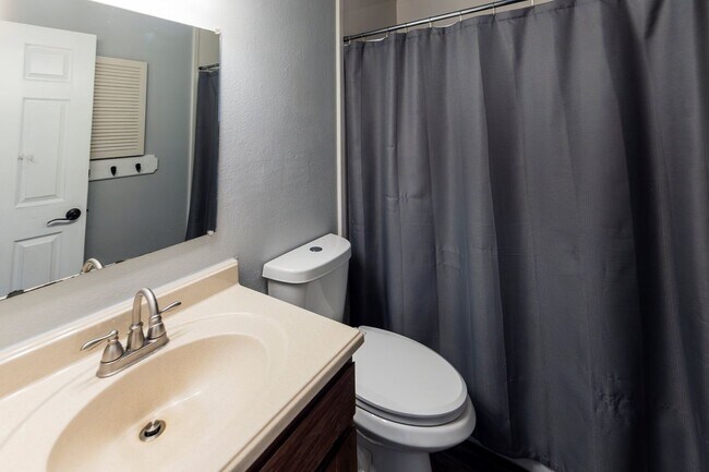 Building Photo - Updated Unit next to CMU with Pool!