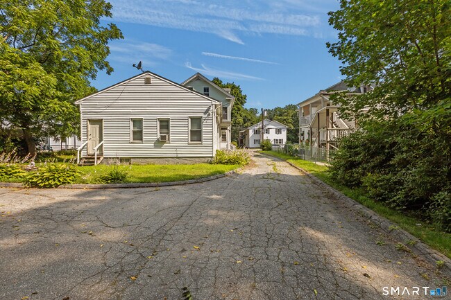 Building Photo - 63 Reynolds St