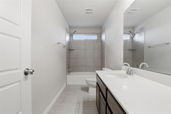 Building Photo - 113 Bastian Ln